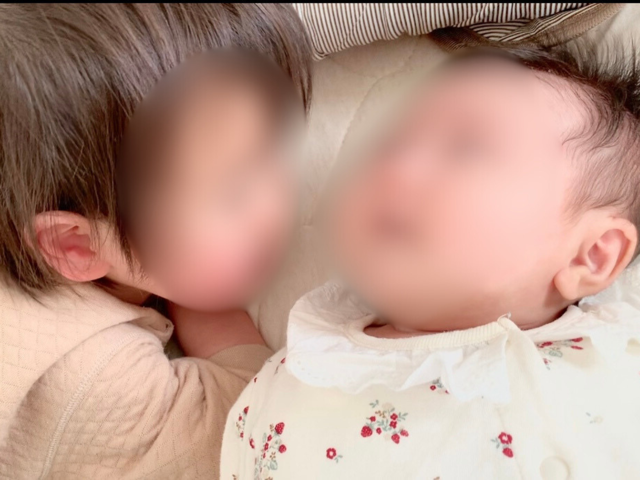 0歳と1歳のお世話をしながら業者と電話を続けることは難しいです
