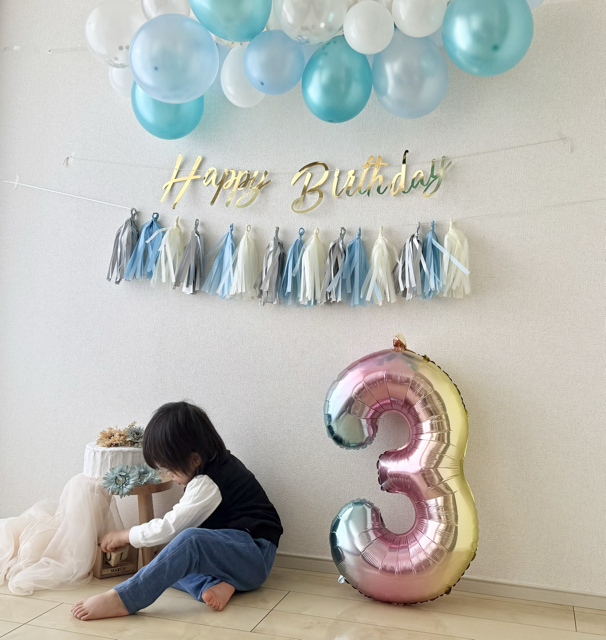 飾り付けとフォトグラファーの撮影用小物でオシャレなスタジオ風に