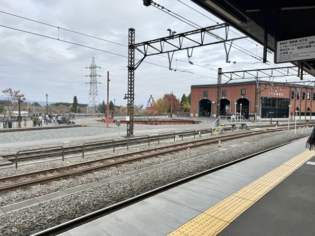 下今市駅のホームから見える転車台