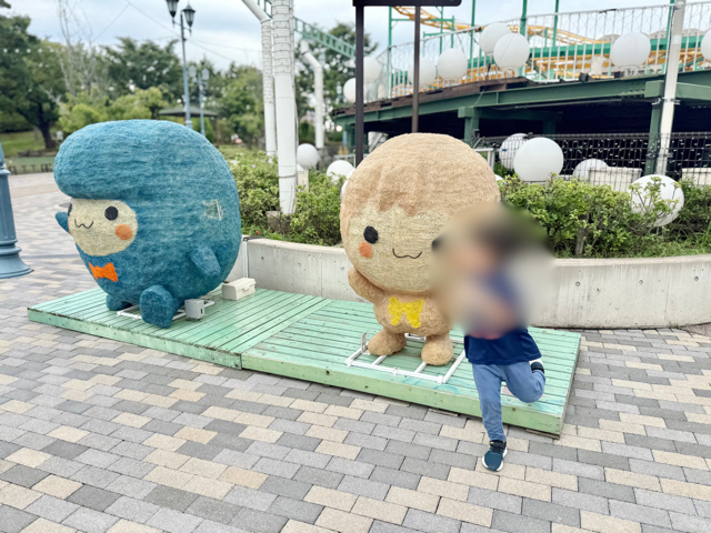 あらかわ遊園キャラクター「あら坊」と「あらみぃ」
