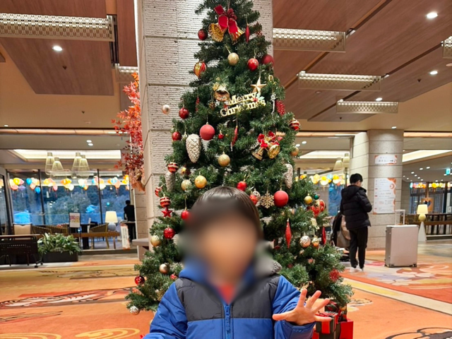 11月にはロビーにクリスマスツリーが飾られていました