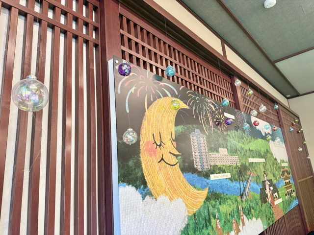 三日月キッズランド内は壁面に飾りがたくさんありました