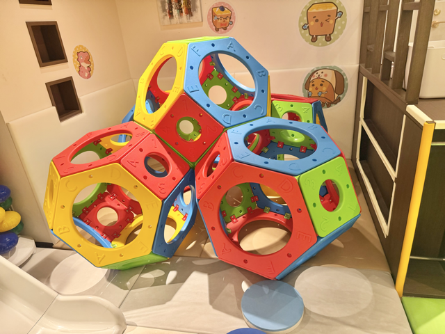 くぐったり隠れたりできるメイズボール