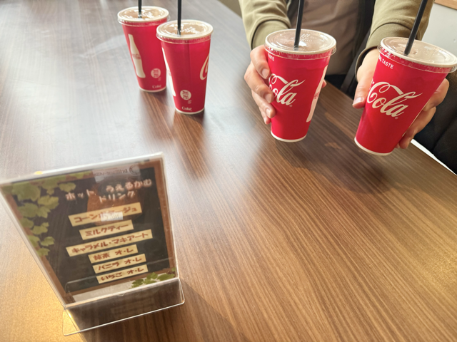 管理棟にあるカフェでウェルカムドリンクをいただきました