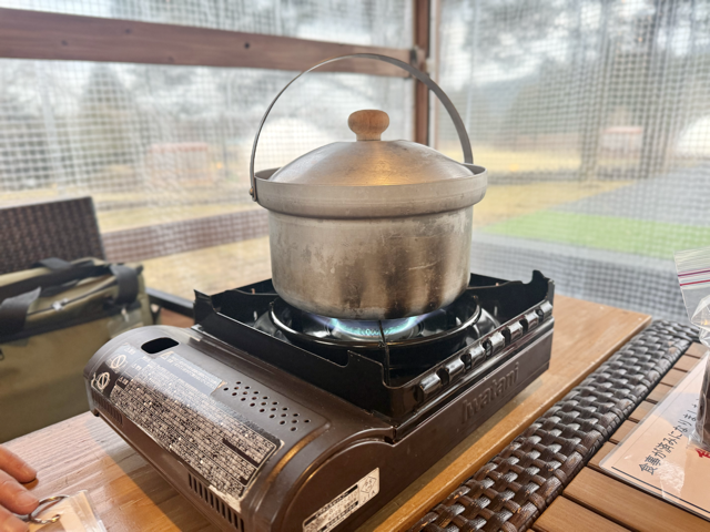 お米はお鍋で炊飯します、丁寧に説明が書いてありました