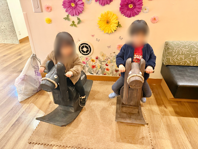 管理棟の中には子どもが遊べるおもちゃがありました
